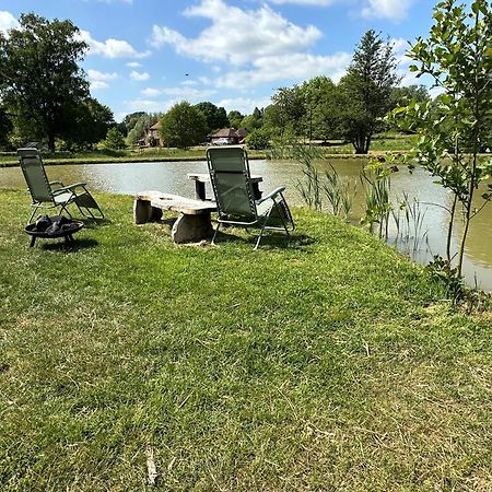 Mountbatten Shepherds Hut & Buckhurst Shepherds Hut Ashford  Exteriör bild