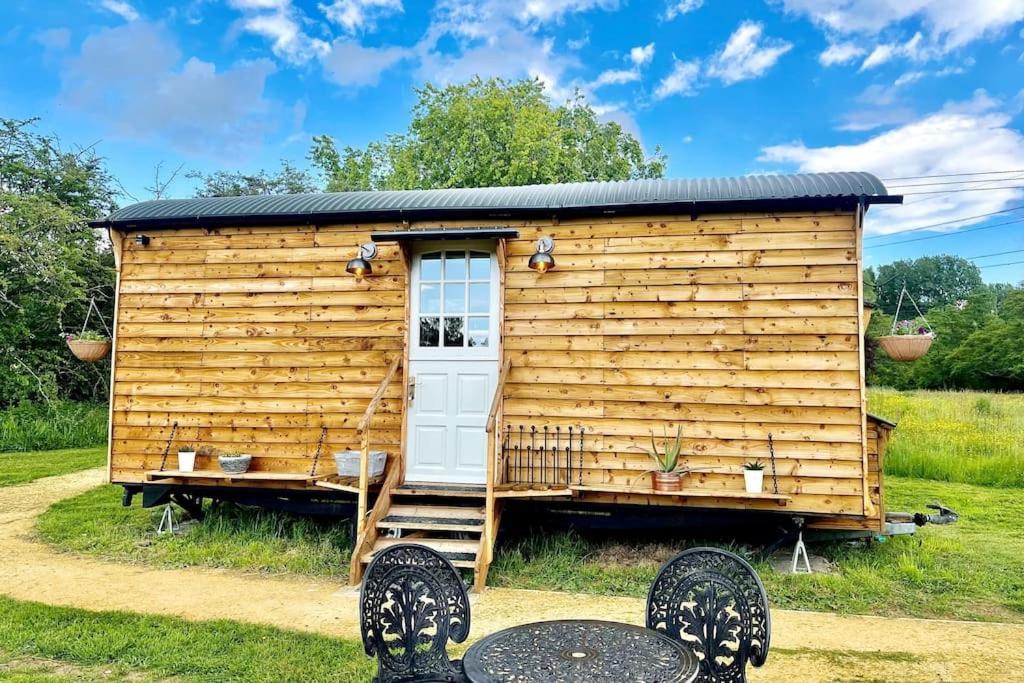 Mountbatten Shepherds Hut & Buckhurst Shepherds Hut Ashford  Exteriör bild