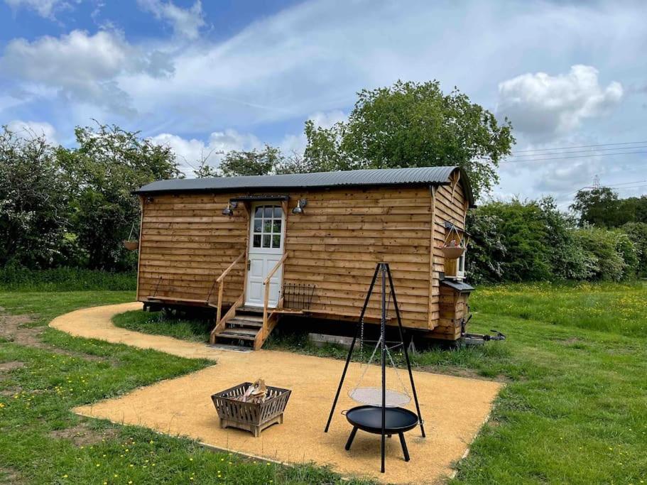 Mountbatten Shepherds Hut & Buckhurst Shepherds Hut Ashford  Exteriör bild