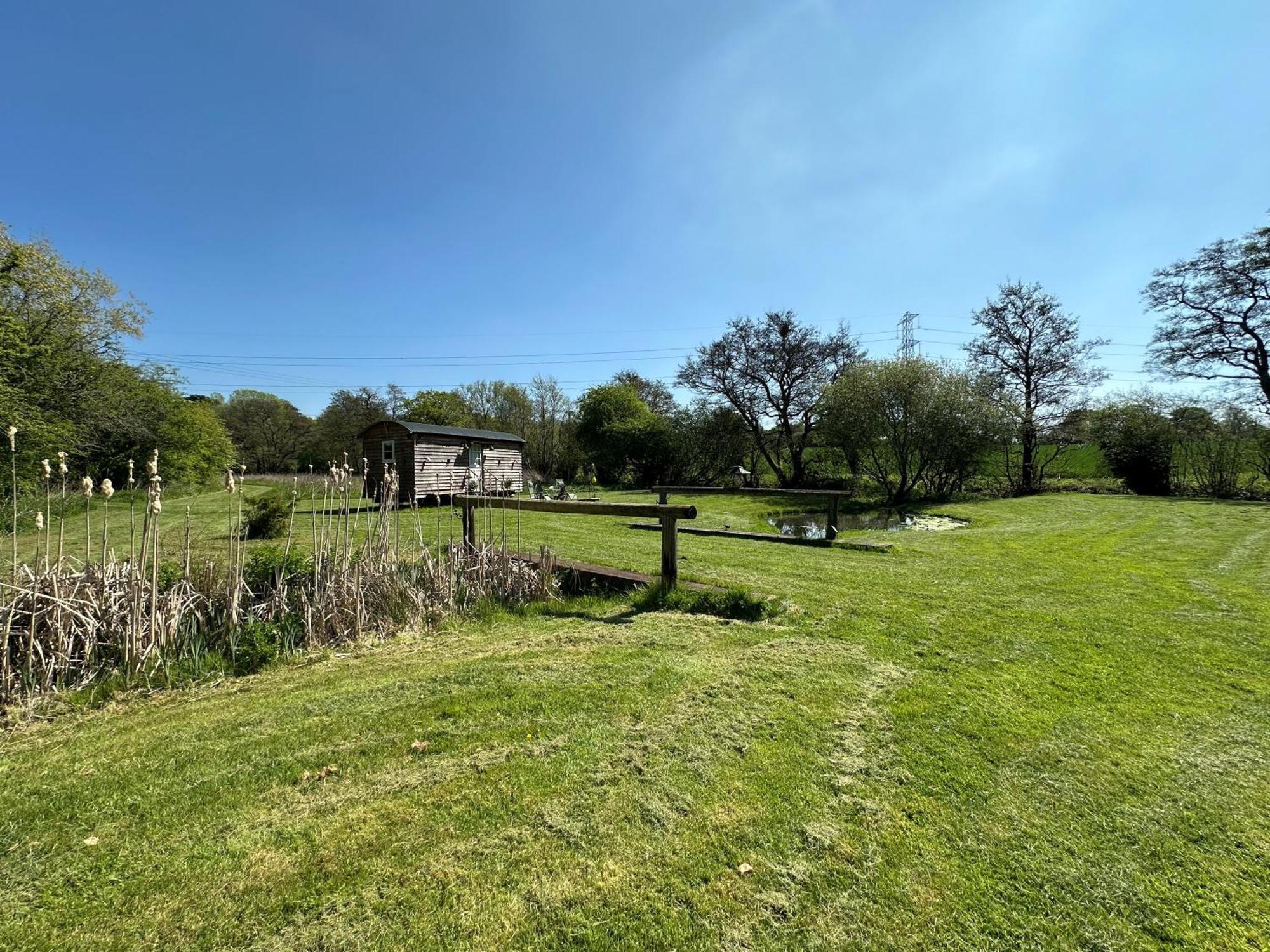 Mountbatten Shepherds Hut & Buckhurst Shepherds Hut Ashford  Exteriör bild
